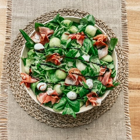 Bijgerecht met meloen, parmaham en mozarella